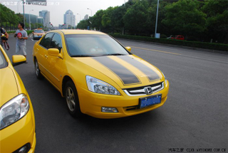Illustration for article titled Chinese Fan-Boys Tart Up Random Cars To Show Bumblebee Love